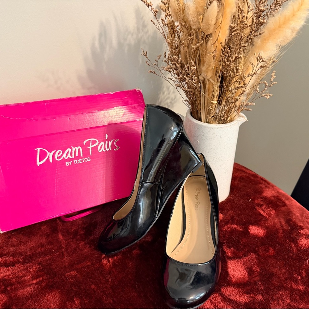 Dream Pairs Elegant Black Patent Leather Pumps - Picture 4 of 9